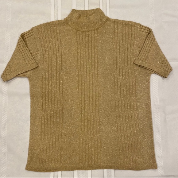 Distinctive New York Gold Metallic Gold Short Sleeve Blouse - size M - Picture 3 of 5